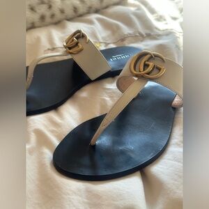 Leather thong sandal with Double G